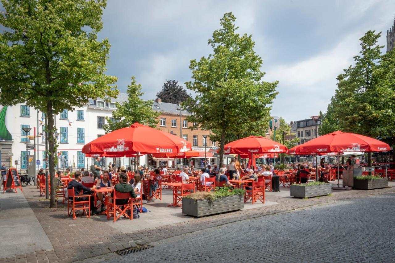 Shway - The Red With Pearls * Antwerp