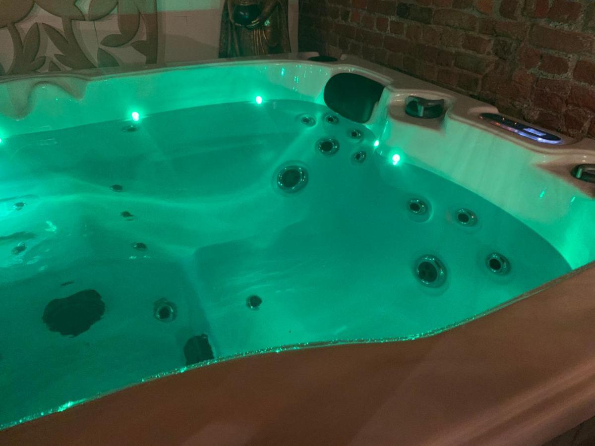 And Cosy Place With Jacuzzi And Sauna To Relax In The Centre Of Appartement Antwerpen