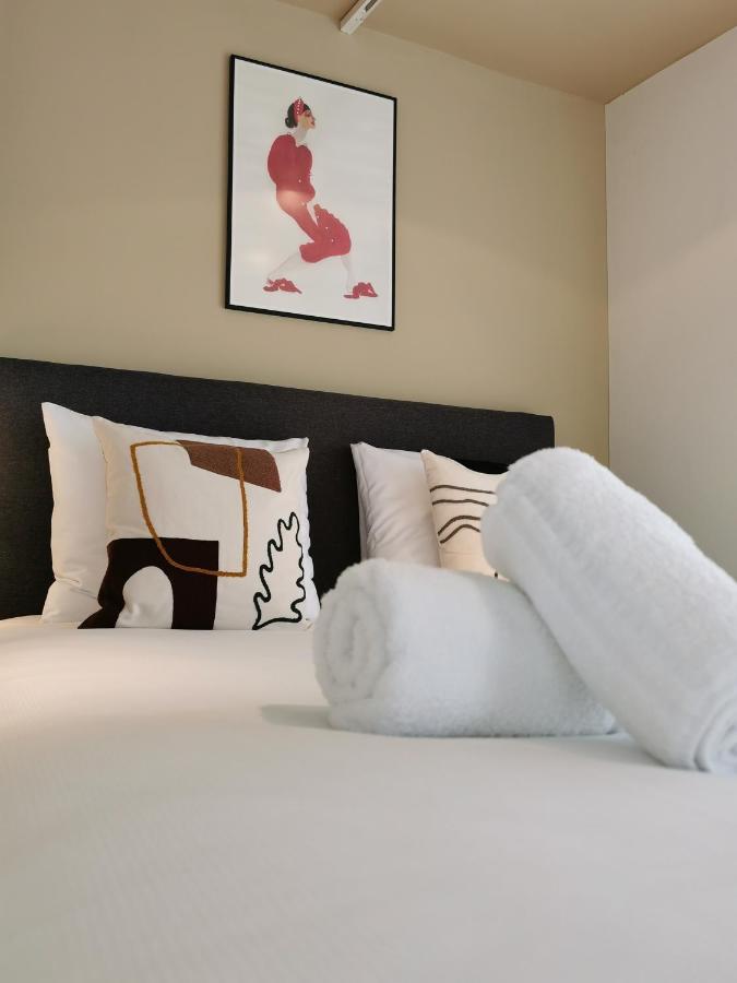 Shway - The Red With Pearls Apartment