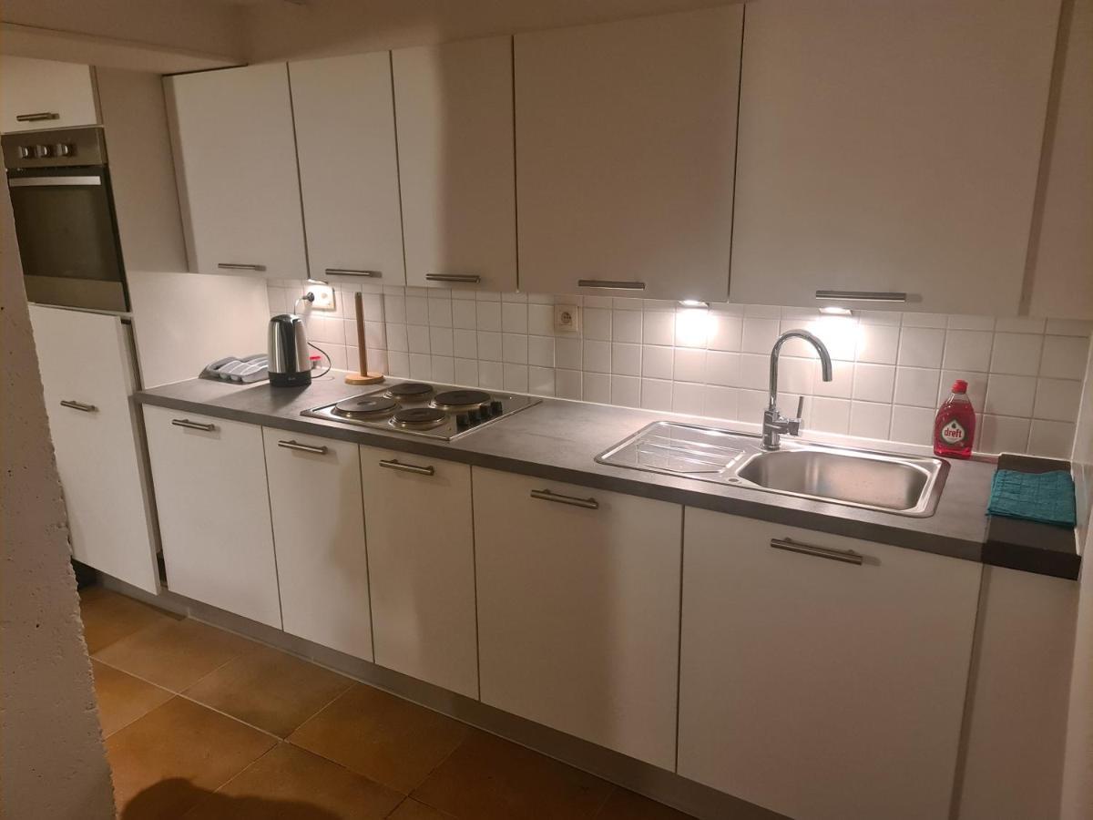 Apartment Spacious Studio With Private Entrance *