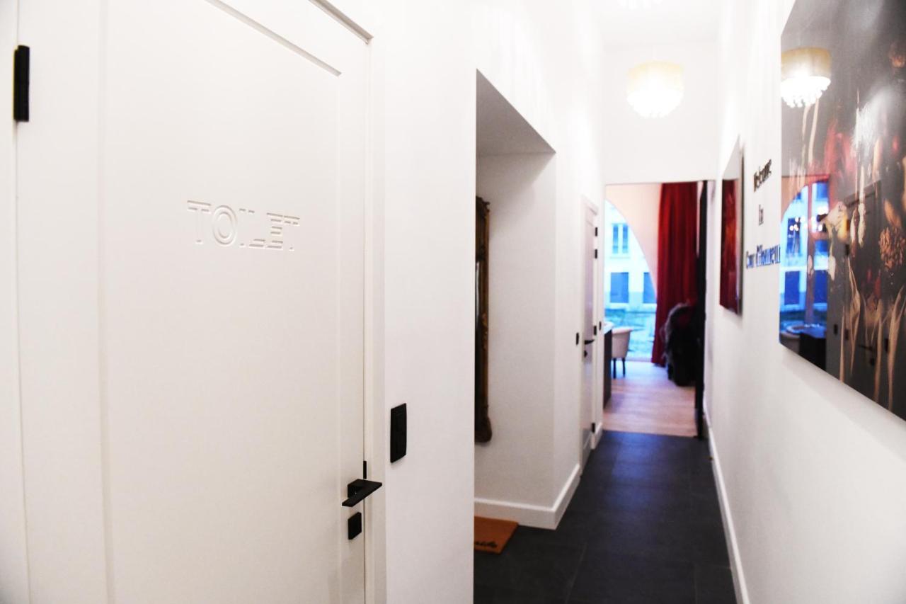 La Cour D'honneur - Meir Apartment