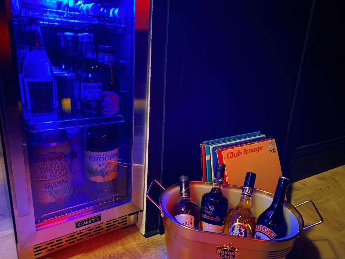 Loco Paradiso - Two Kingsize Beds, Outdoor Terrace, Dj Booth, Bar, Cinema, Bathtub, Kitchen, Airco Antwerp