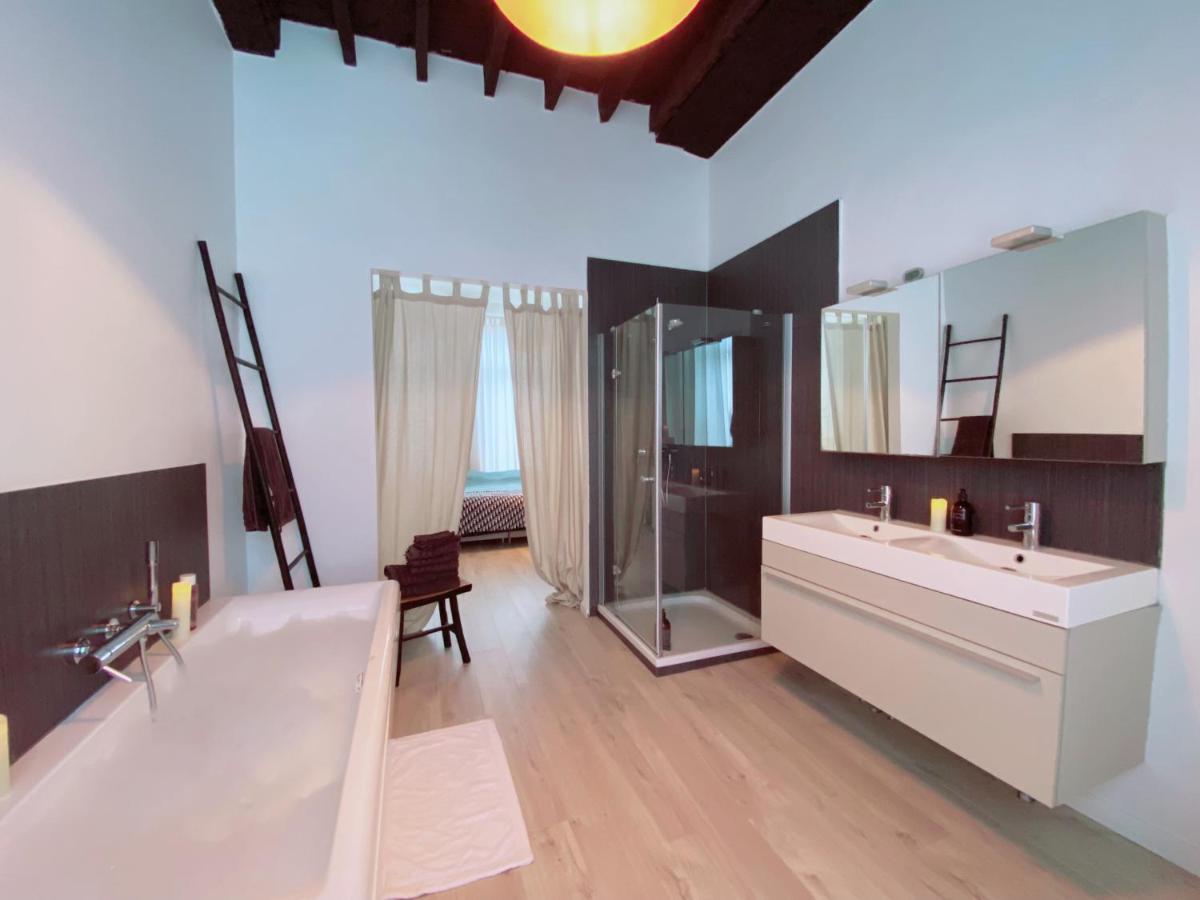 Apartment Loco Paradiso - Two Kingsize Beds, Outdoor Terrace, Dj Booth, Bar, Cinema, Bathtub, Kitchen, Airco Antwerp