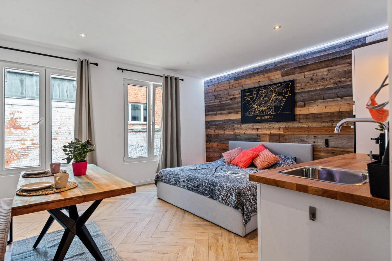 Center In Quiet Street & Airco Apartment