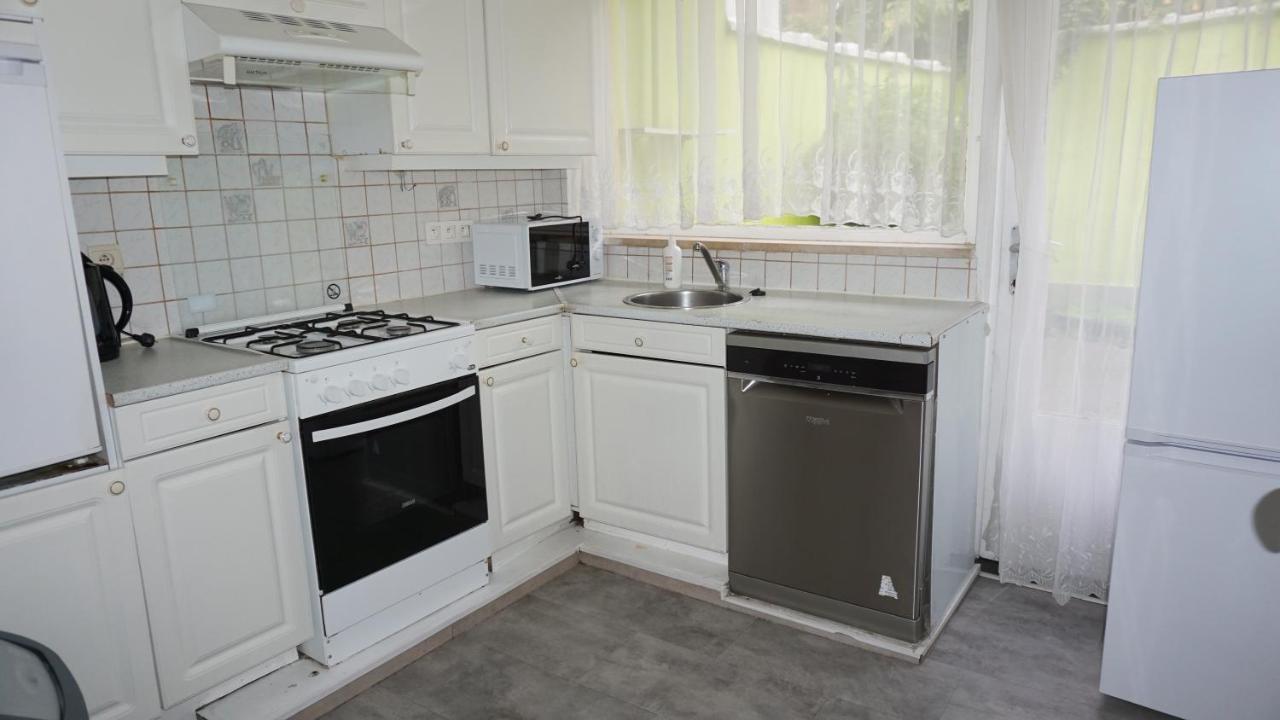 House Luppen Two Kitchens Two Bathrooms *