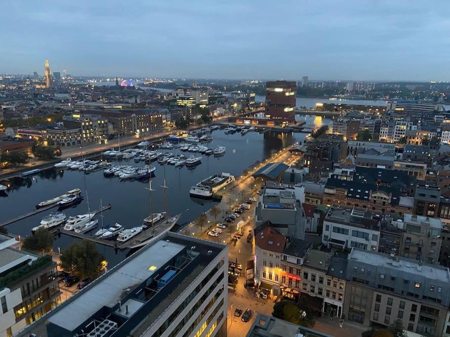 Appartement Uniek - Mooiste En Hoogste Uitzicht Op Antwerpen! - Incl Gratis Parking *