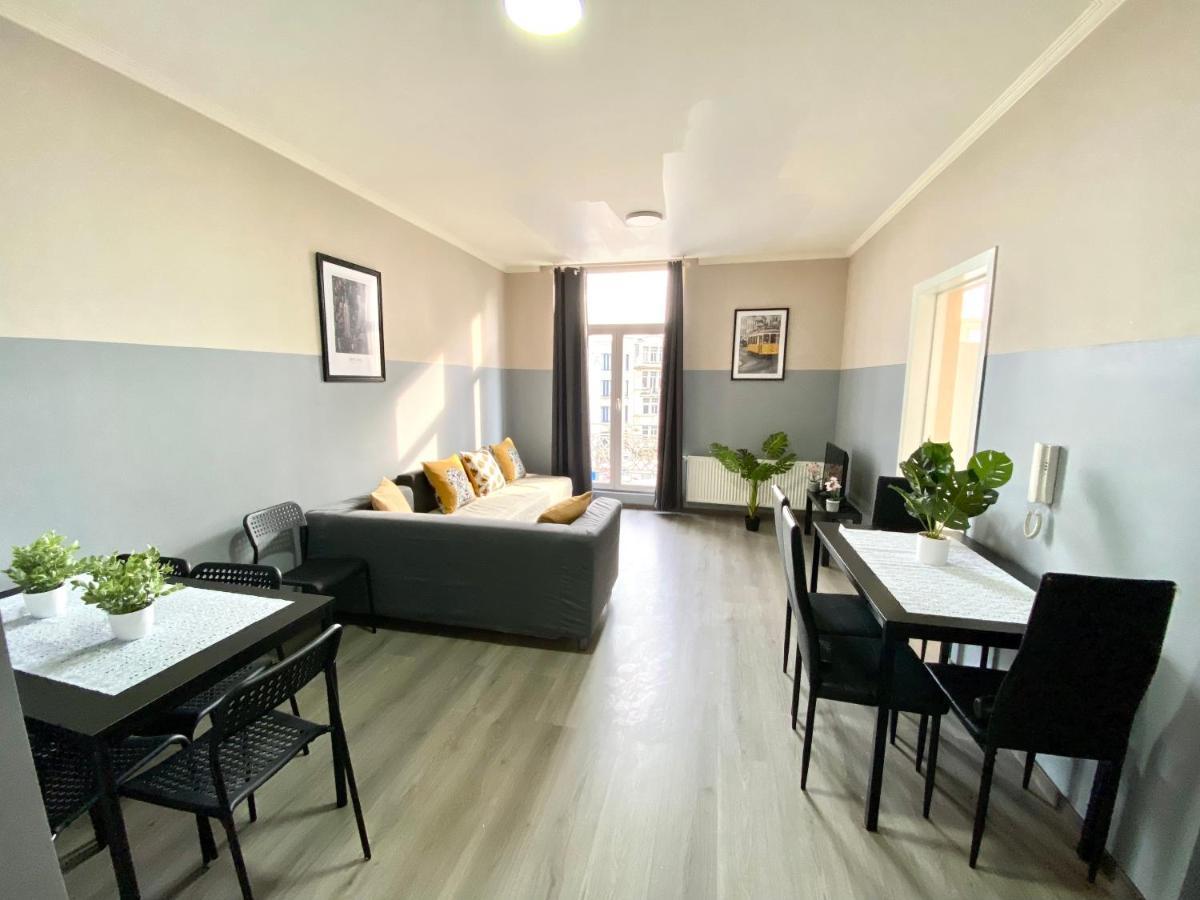 Plantin 3 Sleeping 2 Bathrooms. Apartment Antwerp