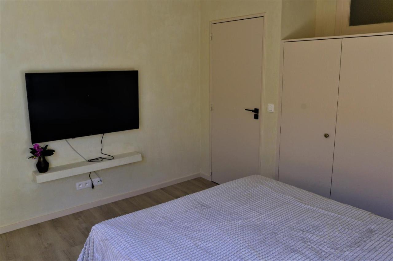 Downtown Spacious 2bdr 2 Ferienhaus *