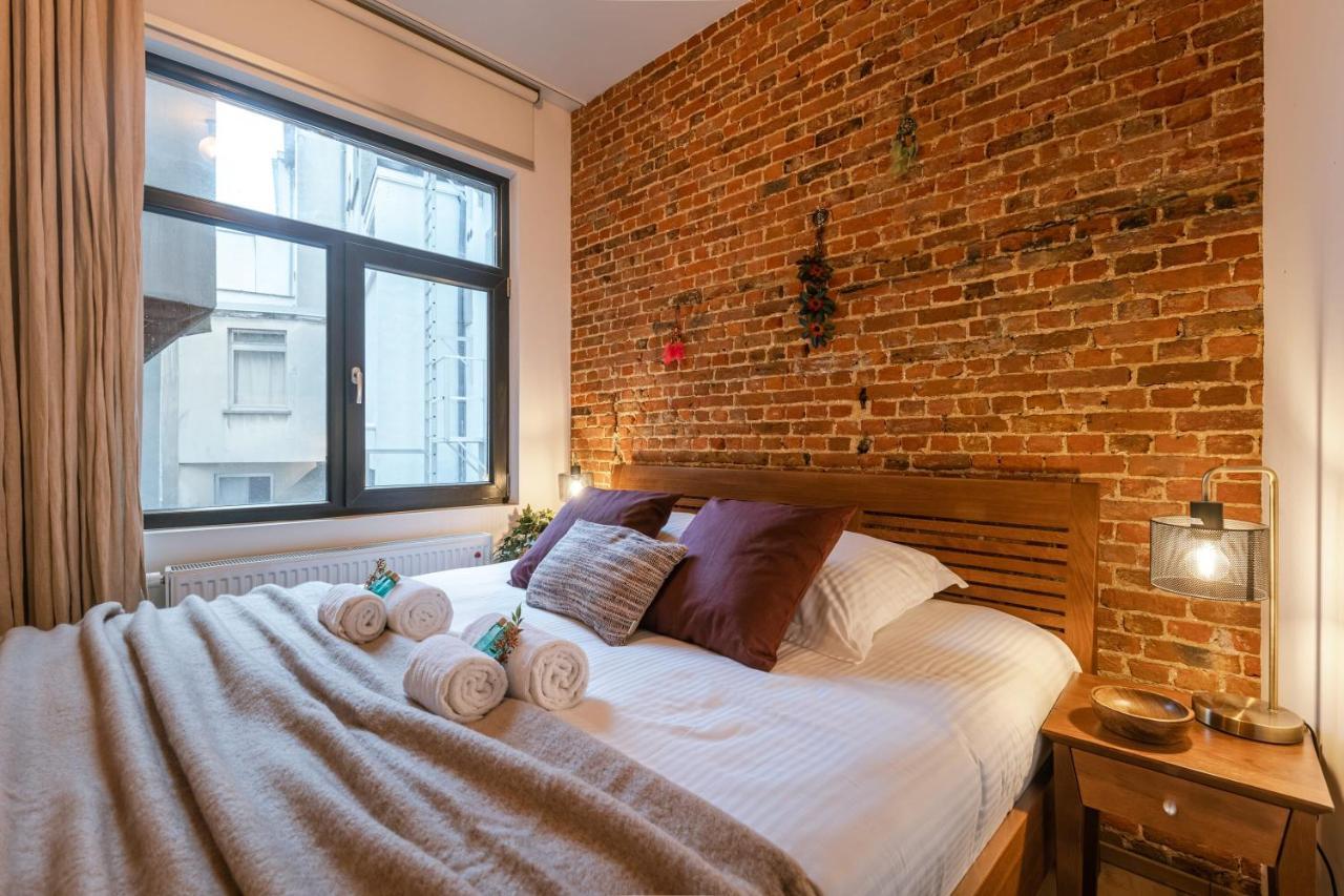Cozy With Terrace In The Heart Of