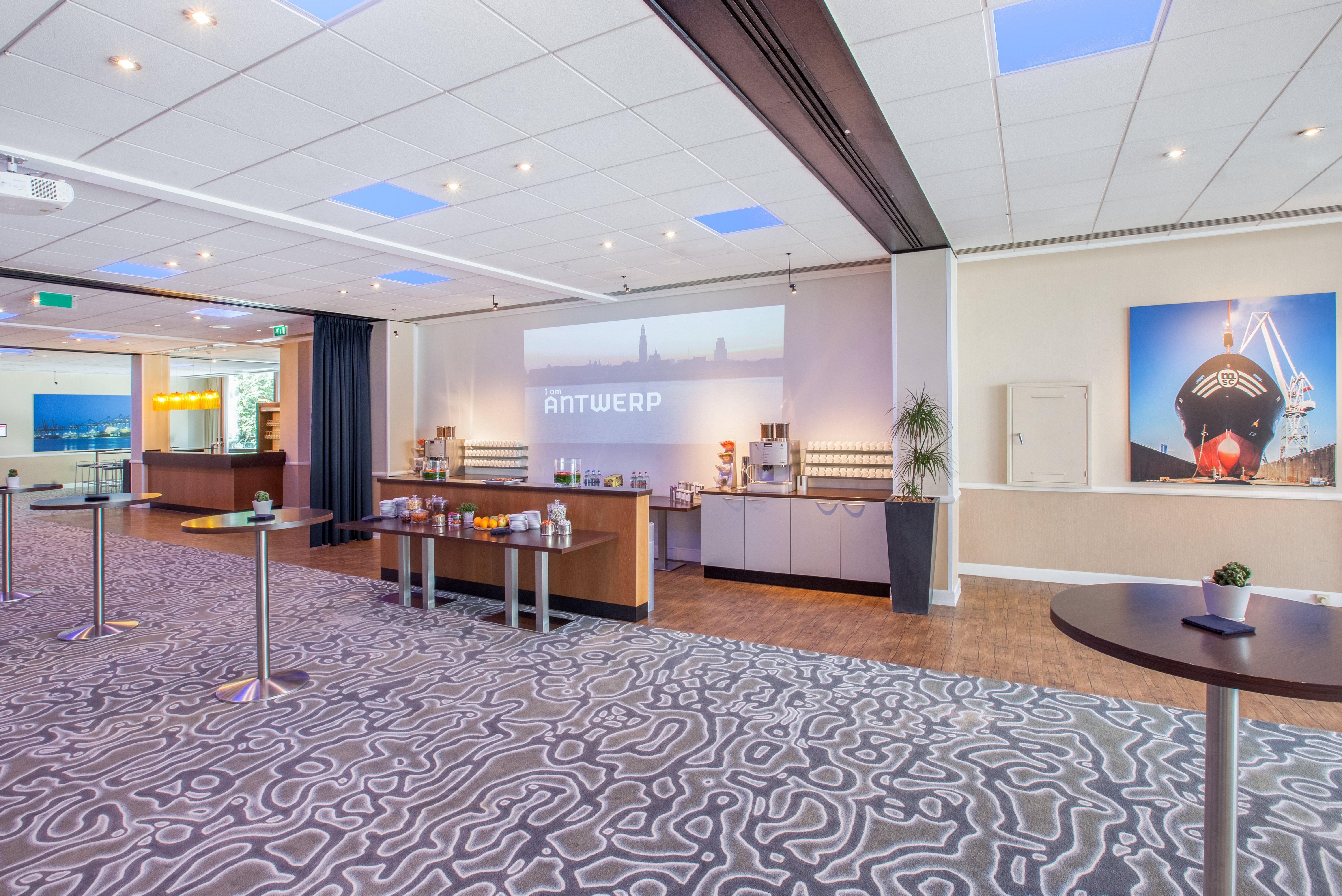 Crowne Plaza By Ihg Hotel 4*