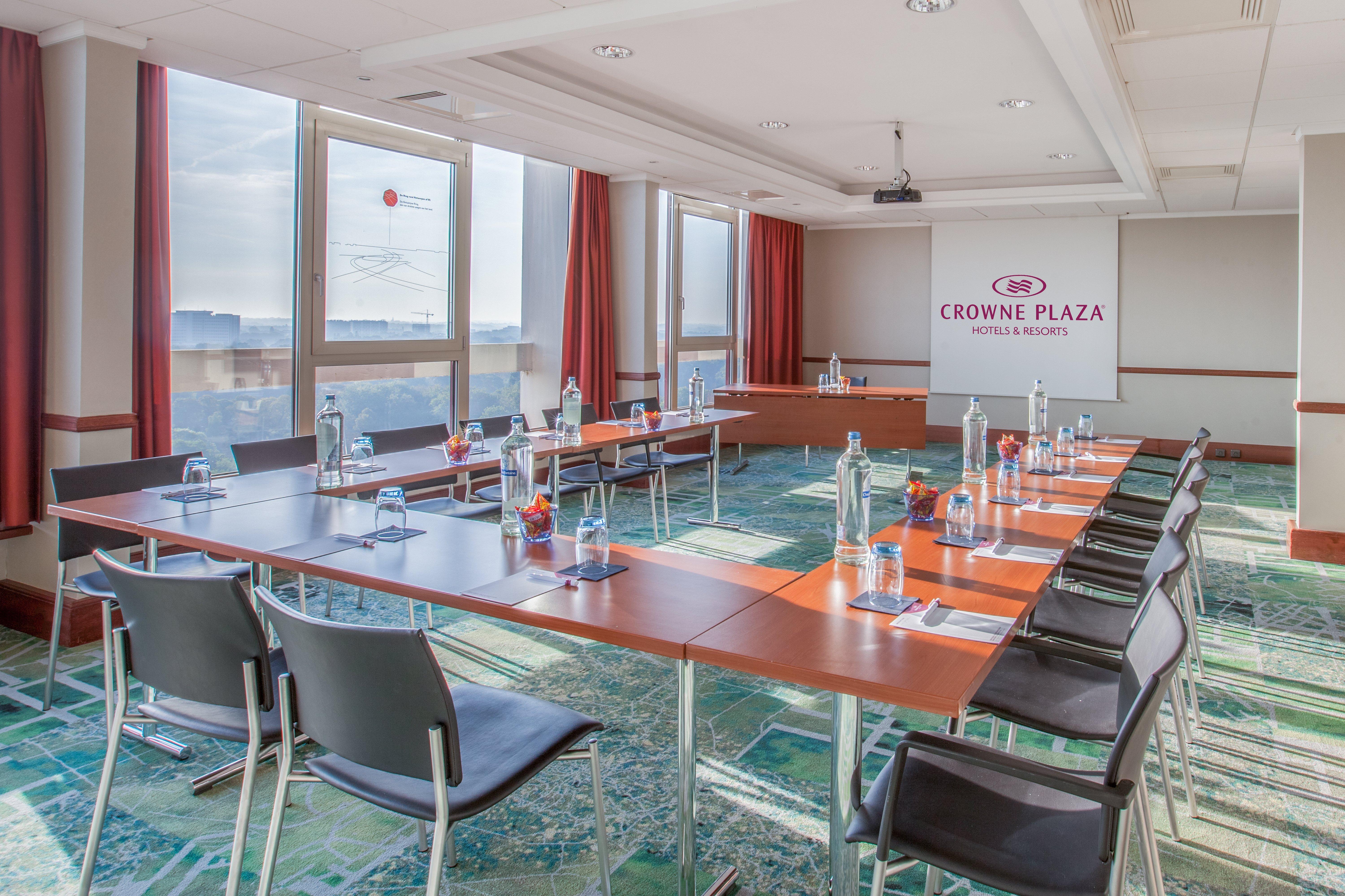 Hotel Crowne Plaza By Ihg 4*