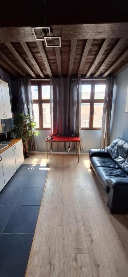 The 16th Century 2br In The City Center Apartment