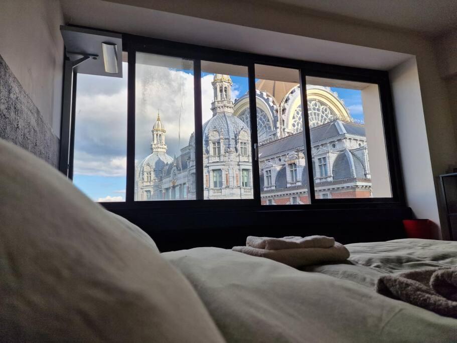 Stunning View + Japan Design Bed @ Station * Antwerpen