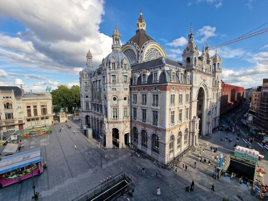 Apartment Stunning View + Japan Design Bed @ Station Antwerpen
