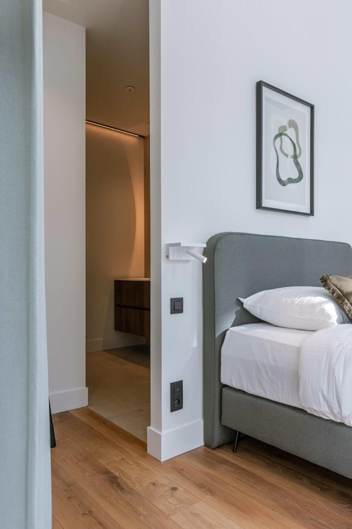 Huswell - Stylish In The Heart Of *