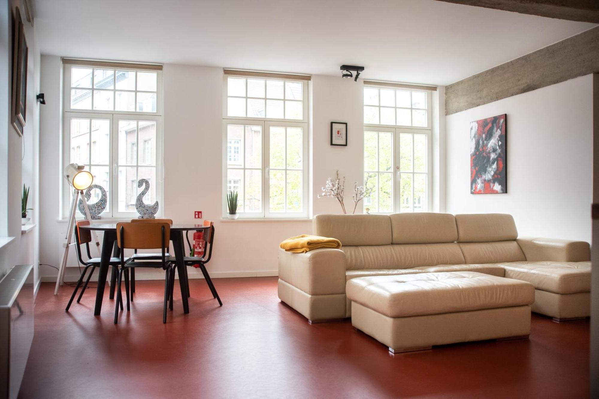 Light And Airy On Top Location - Industria In Historical Center *