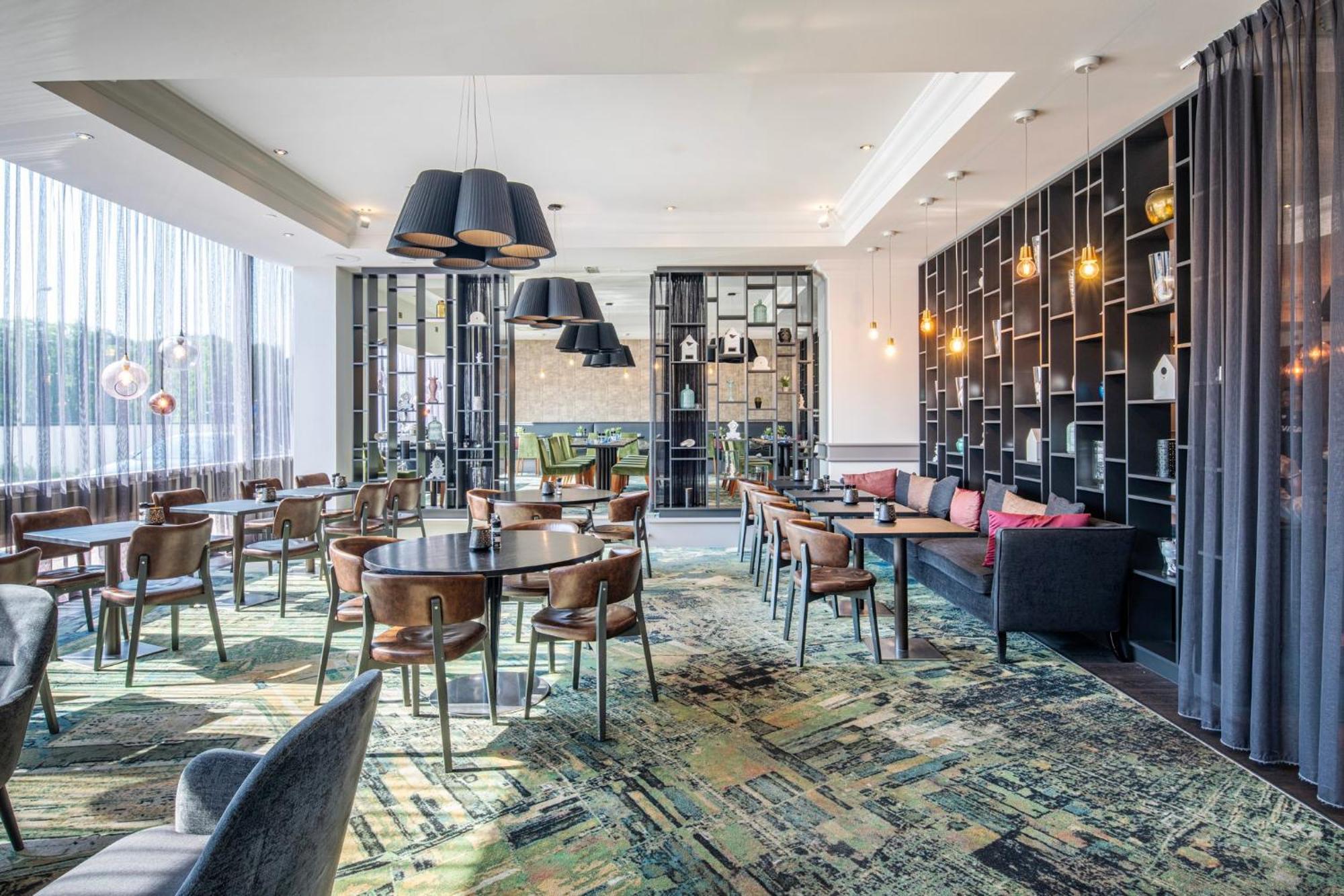 Crowne Plaza By Ihg Hotel 4*