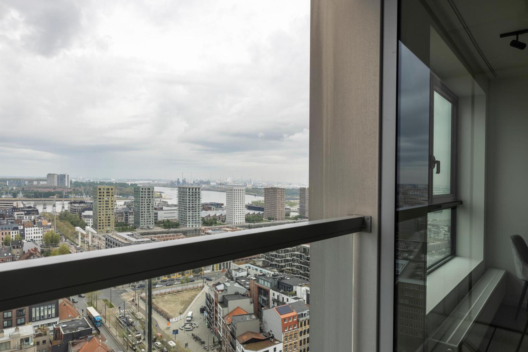 Appartement Uniek - Mooiste En Hoogste Uitzicht Op Antwerpen! - Incl Gratis Parking *