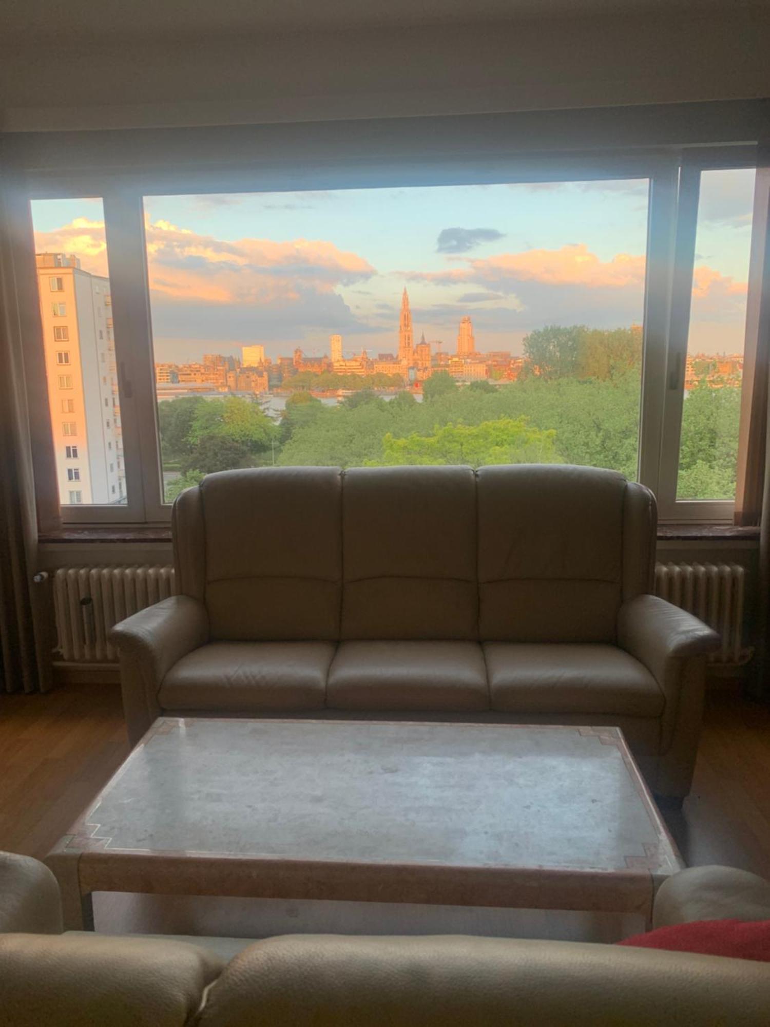 Appartement Linkerover- City Centre & Cathedral View Antwerpen