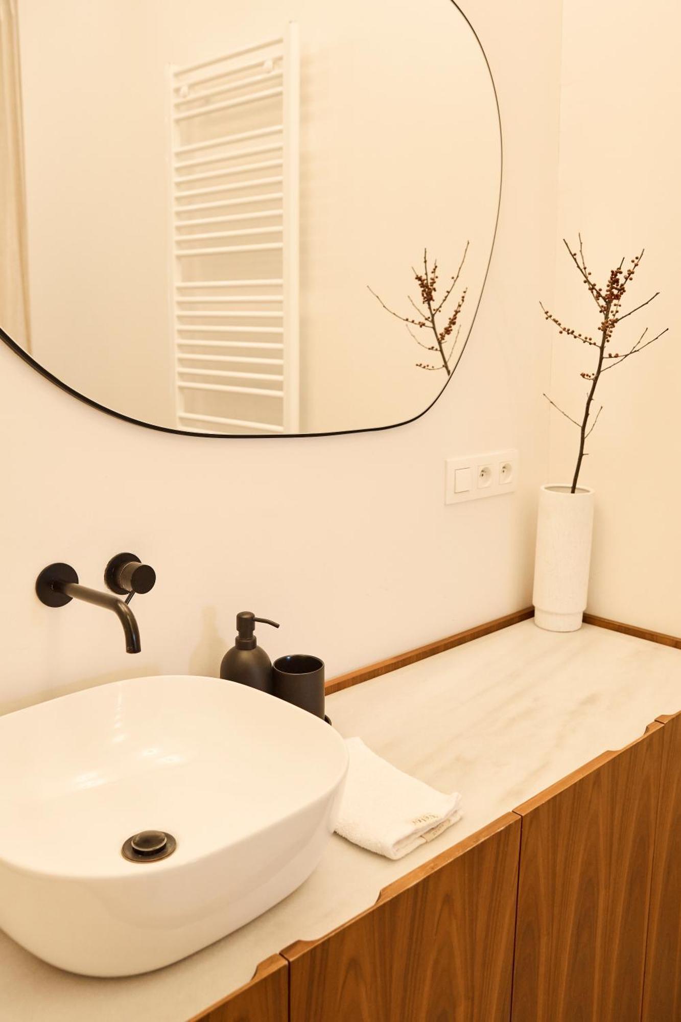 The Banker - Free Parking Apartment