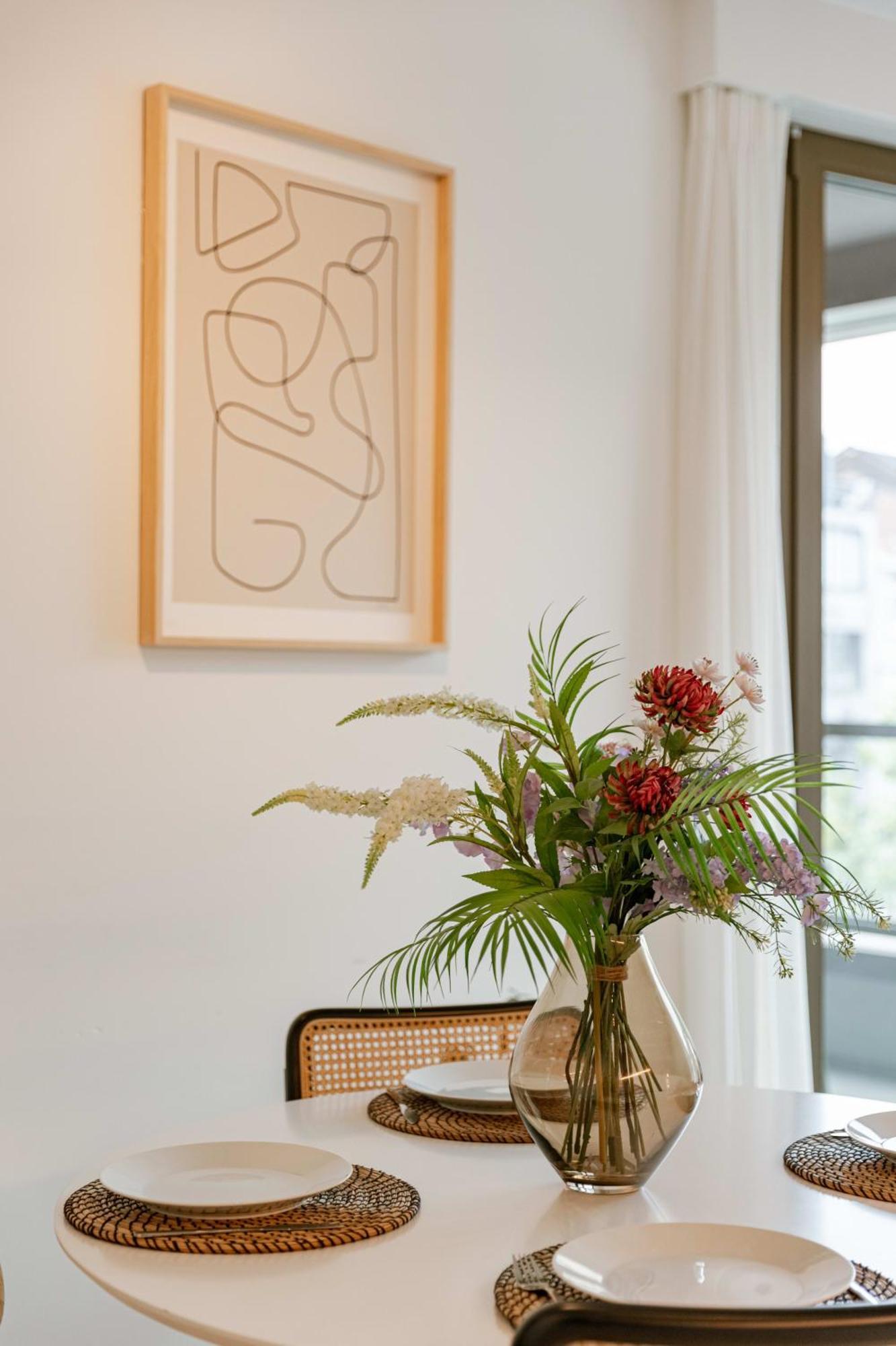 Huswell - Charming With Terrace In