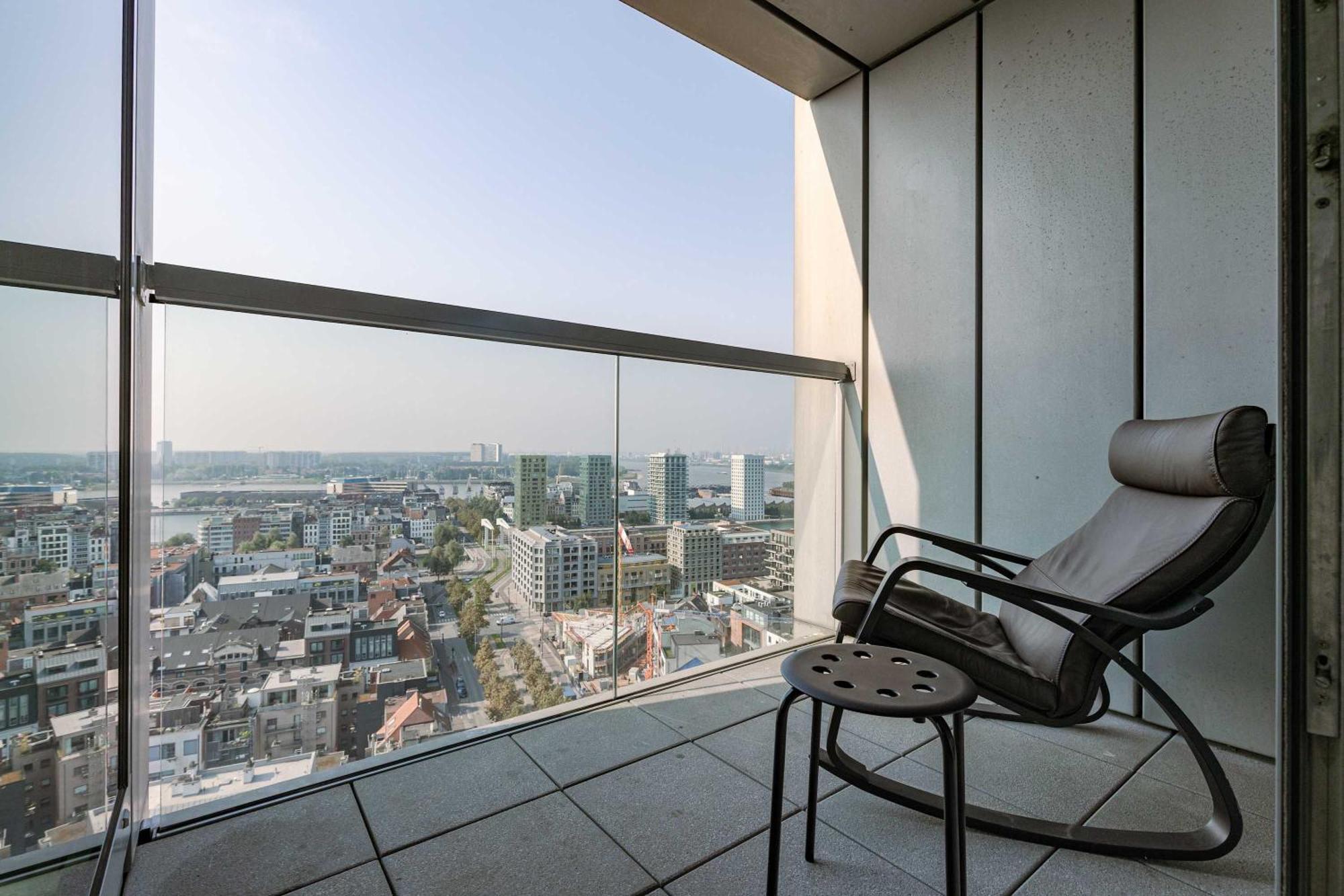 Modern With Views & 2 Bedrooms Apartment