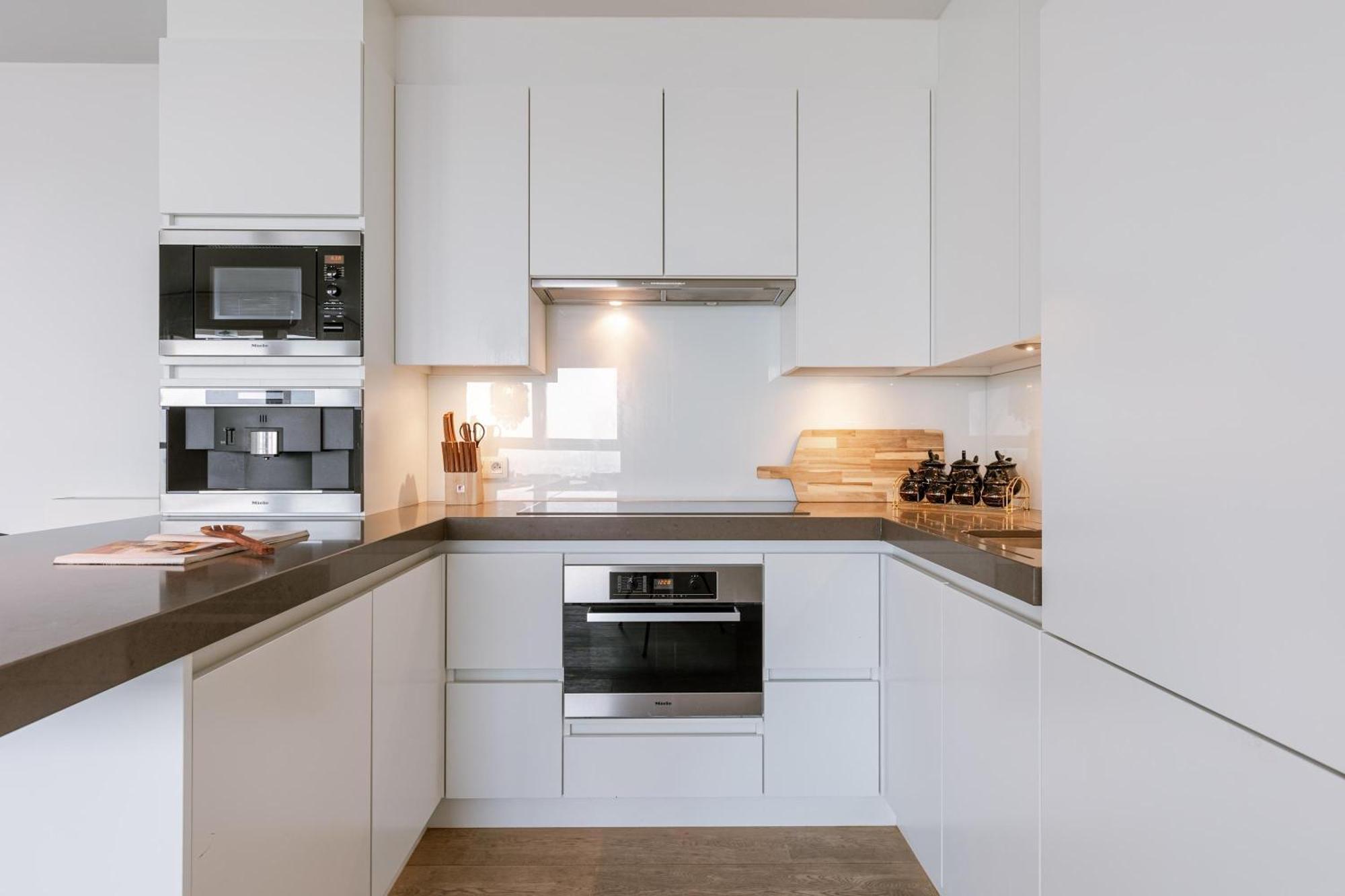 Modern With Views & 2 Bedrooms Apartment