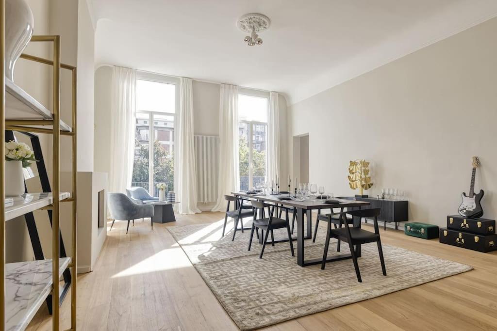 Luxurious 3 Bedrooms Center Appartement *