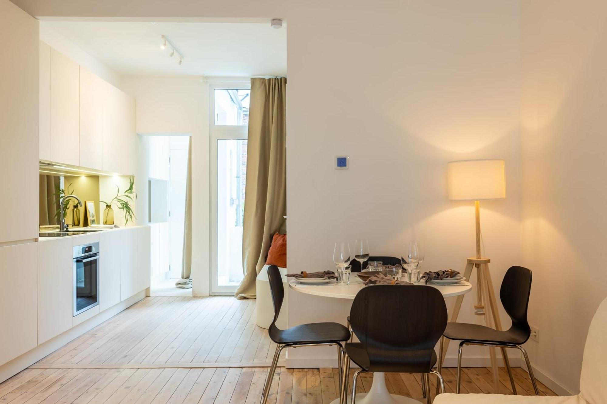 Huswell - Cozy In The Citycenter With Cute Balcony
