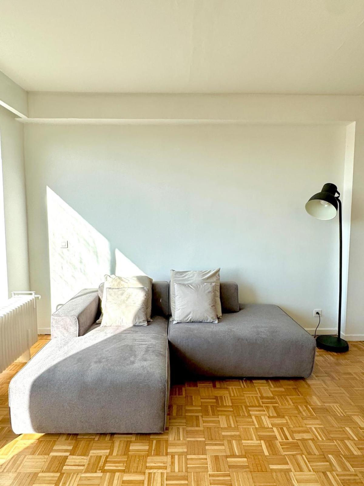 Charming Light-filled Near Station Apartment Antwerpen