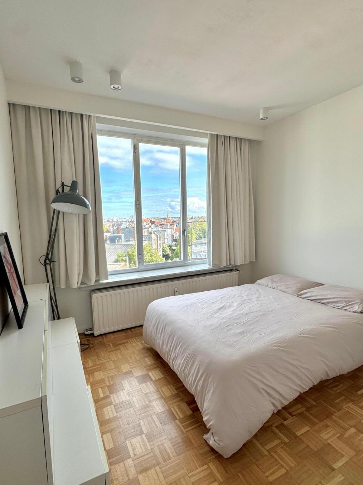 Charming Light-filled Near Station Apartment *