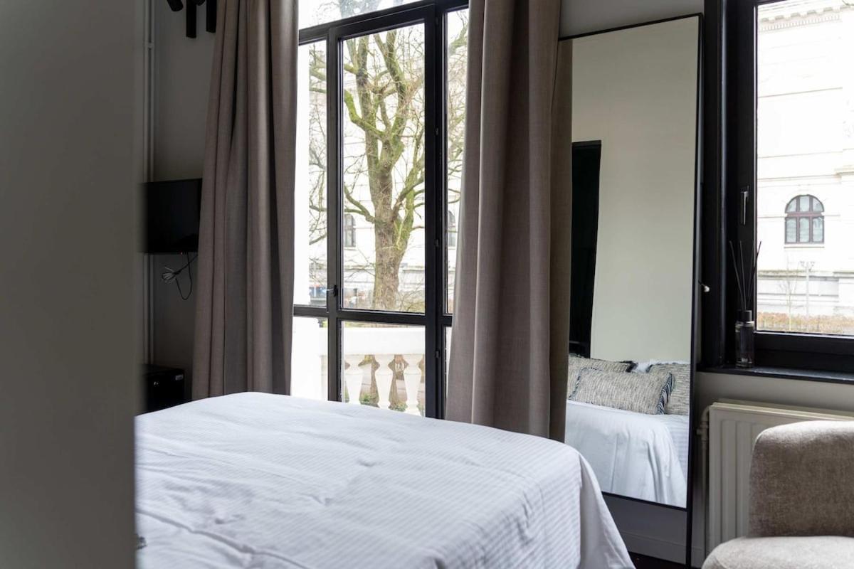 Elegant Balcony Apartment Antwerp