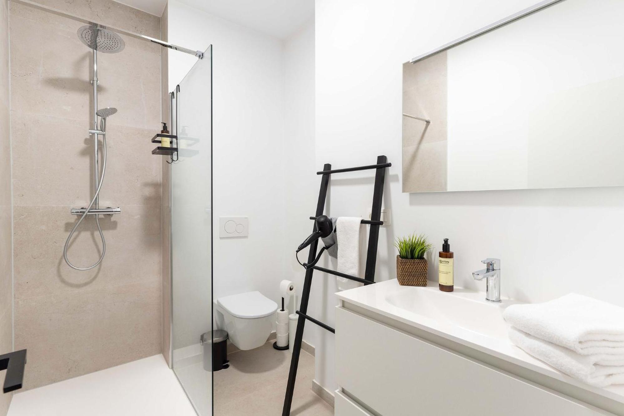 Inviting And Bright 7-person In Apartment Antwerpen