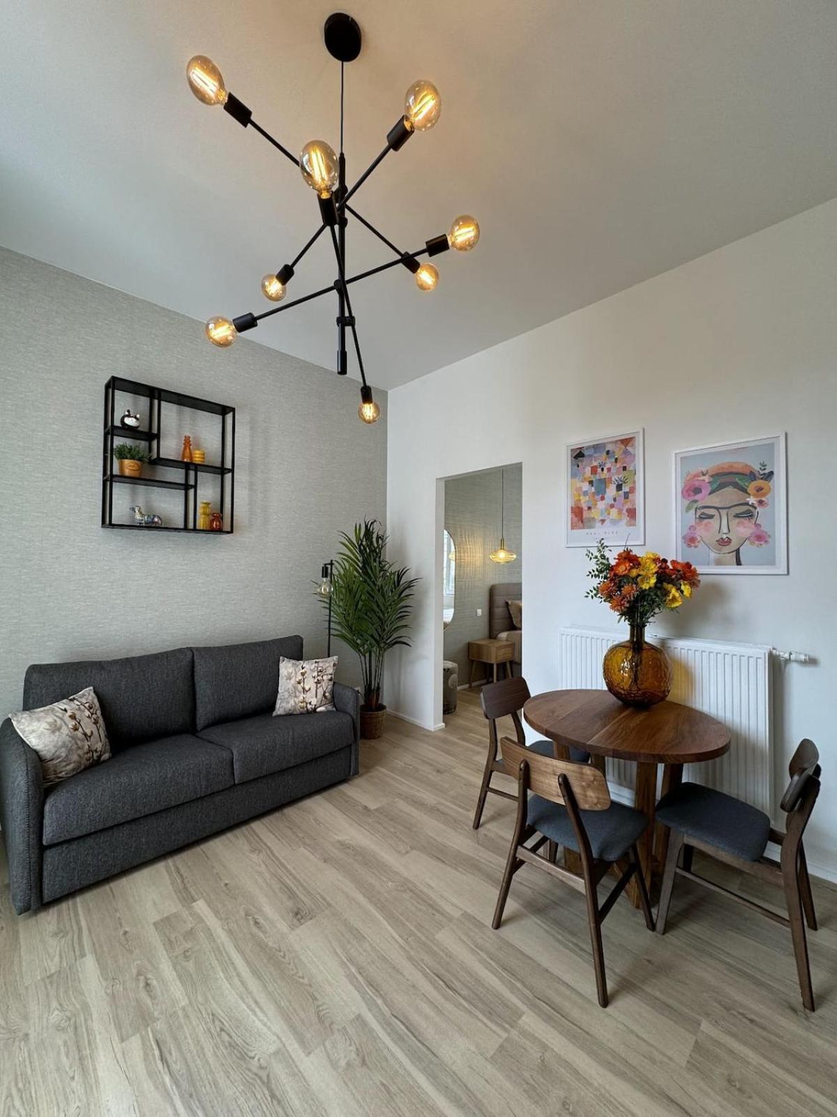 Luxury Royal By Rikas Apartment *