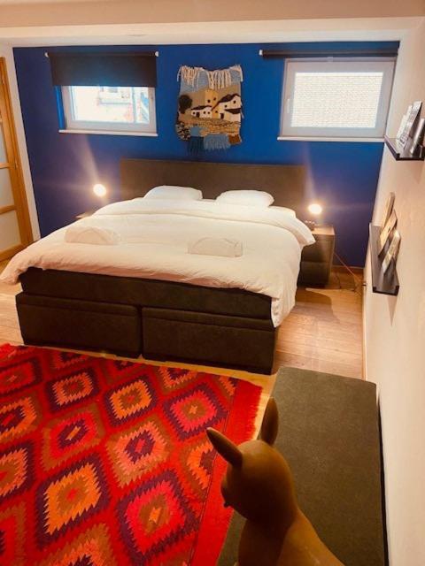 Charming & Spacious Duplex Viewing The Lovely Mas *