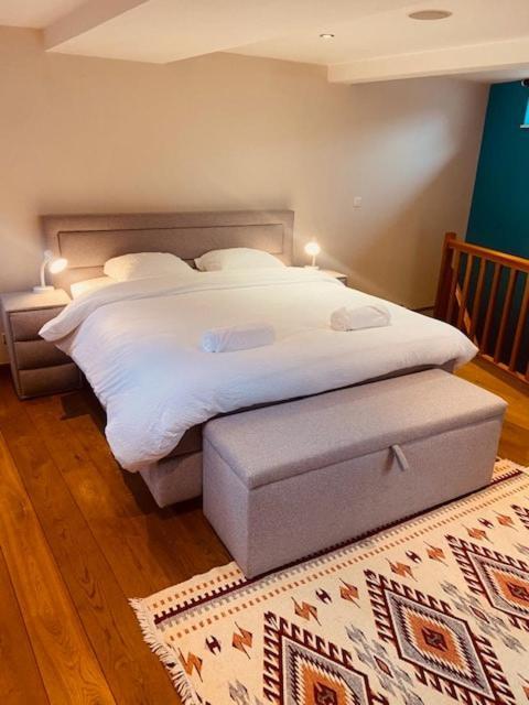 Apartment Charming & Spacious Duplex Viewing The Lovely Mas *