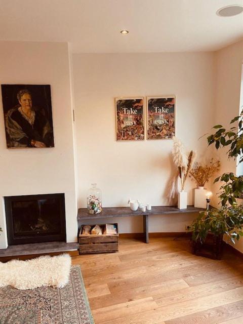 Charming & Spacious Duplex Viewing The Lovely Mas Apartment