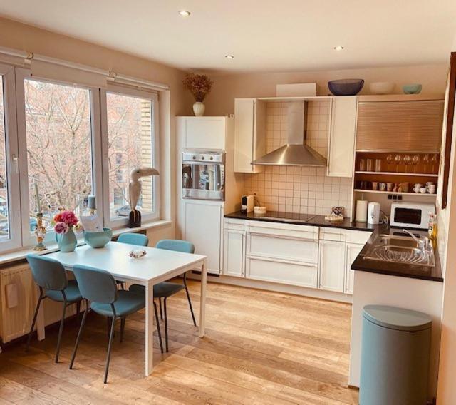 Charming & Spacious Duplex Viewing The Lovely Mas Apartment Antwerpen
