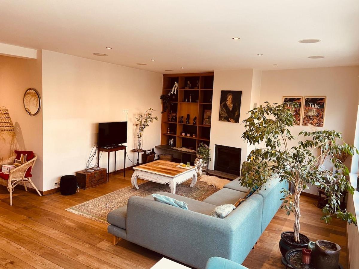 Charming & Spacious Duplex Viewing The Lovely Mas