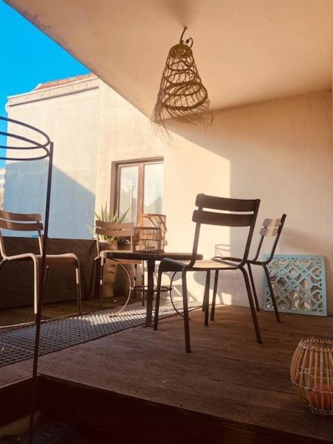 Charming & Spacious Duplex Viewing The Lovely Mas Apartment *