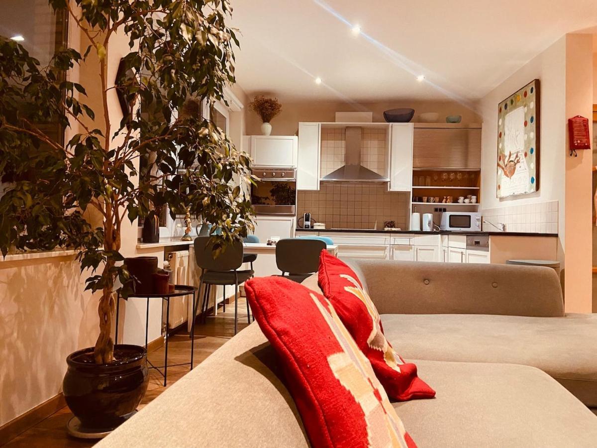 Charming & Spacious Duplex Viewing The Lovely Mas