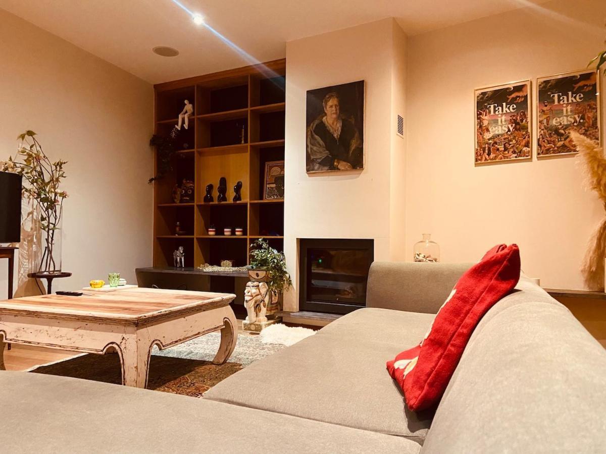 Charming & Spacious Duplex Viewing The Lovely Mas Apartment *