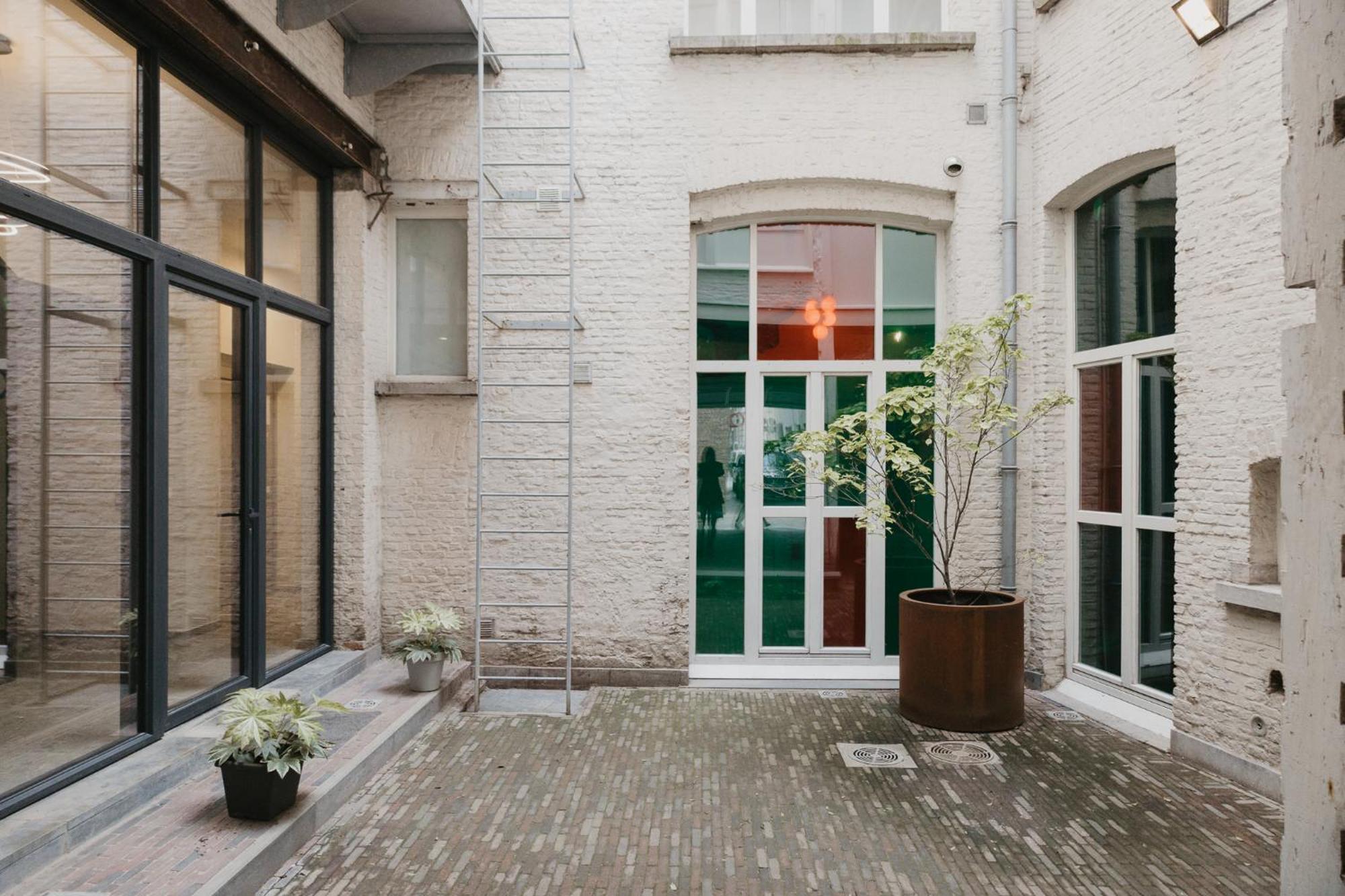 Blue Bird Apartment *