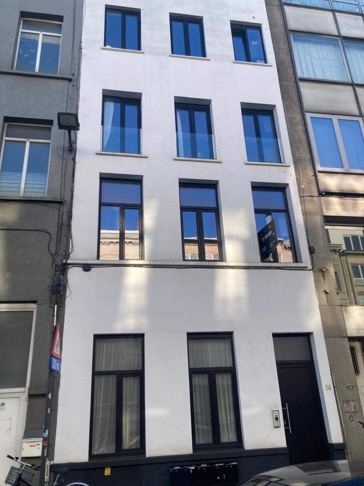 Brick 36 - Contemporary Flat With Authentic Touch