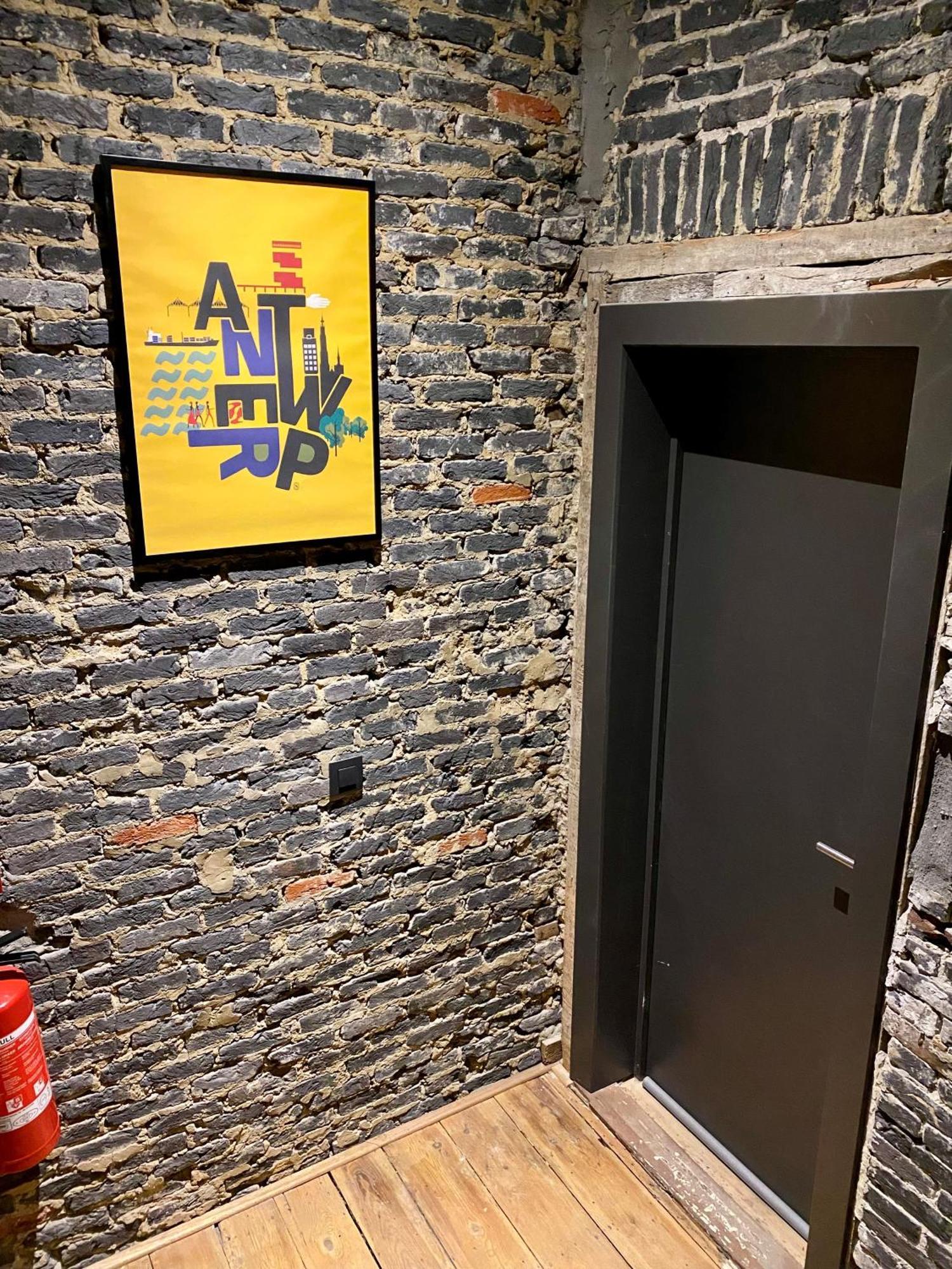 Apartment Brick 36 - Contemporary Flat With Authentic Touch *