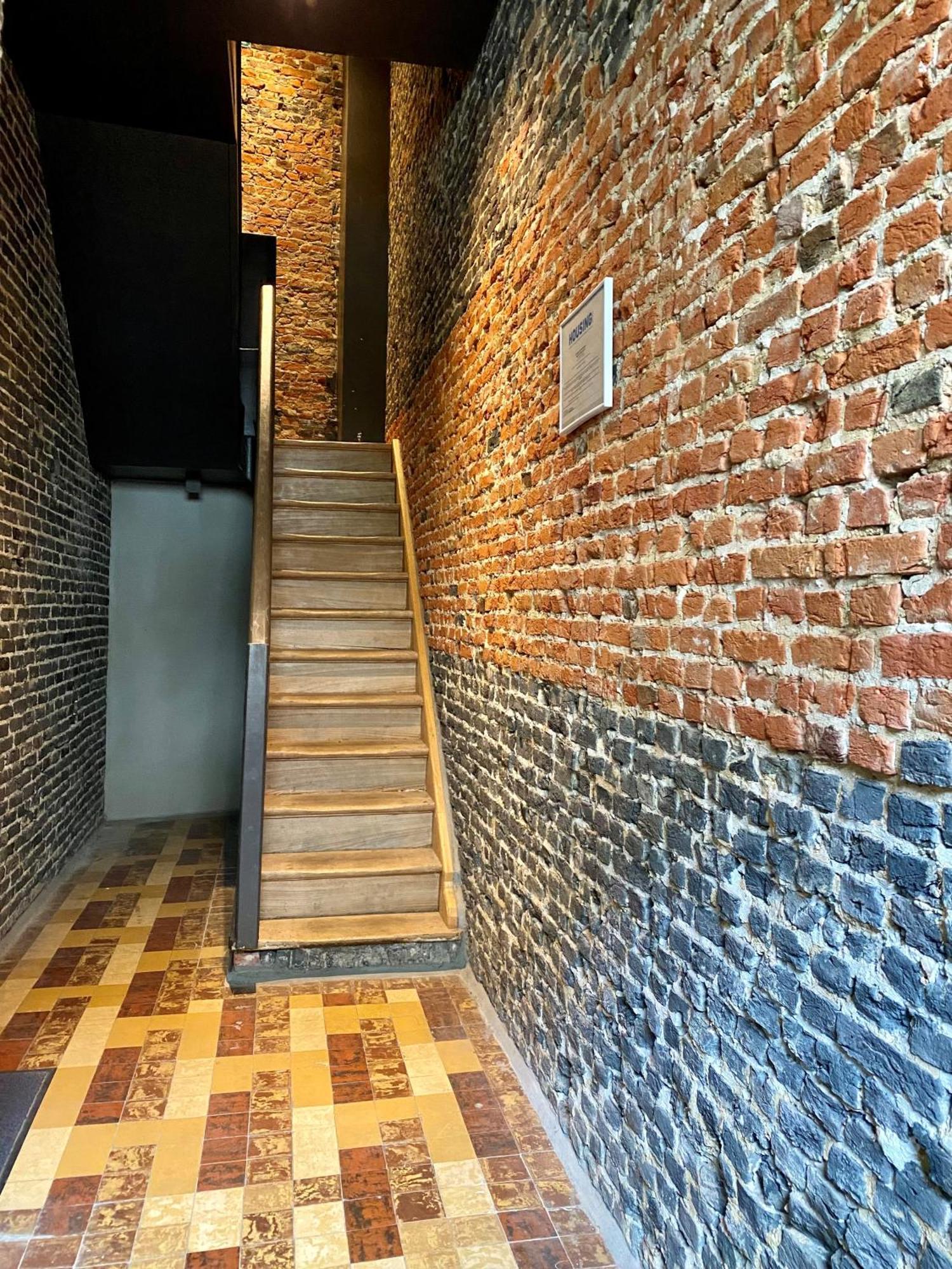 Brick 36 - Contemporary Flat With Authentic Touch