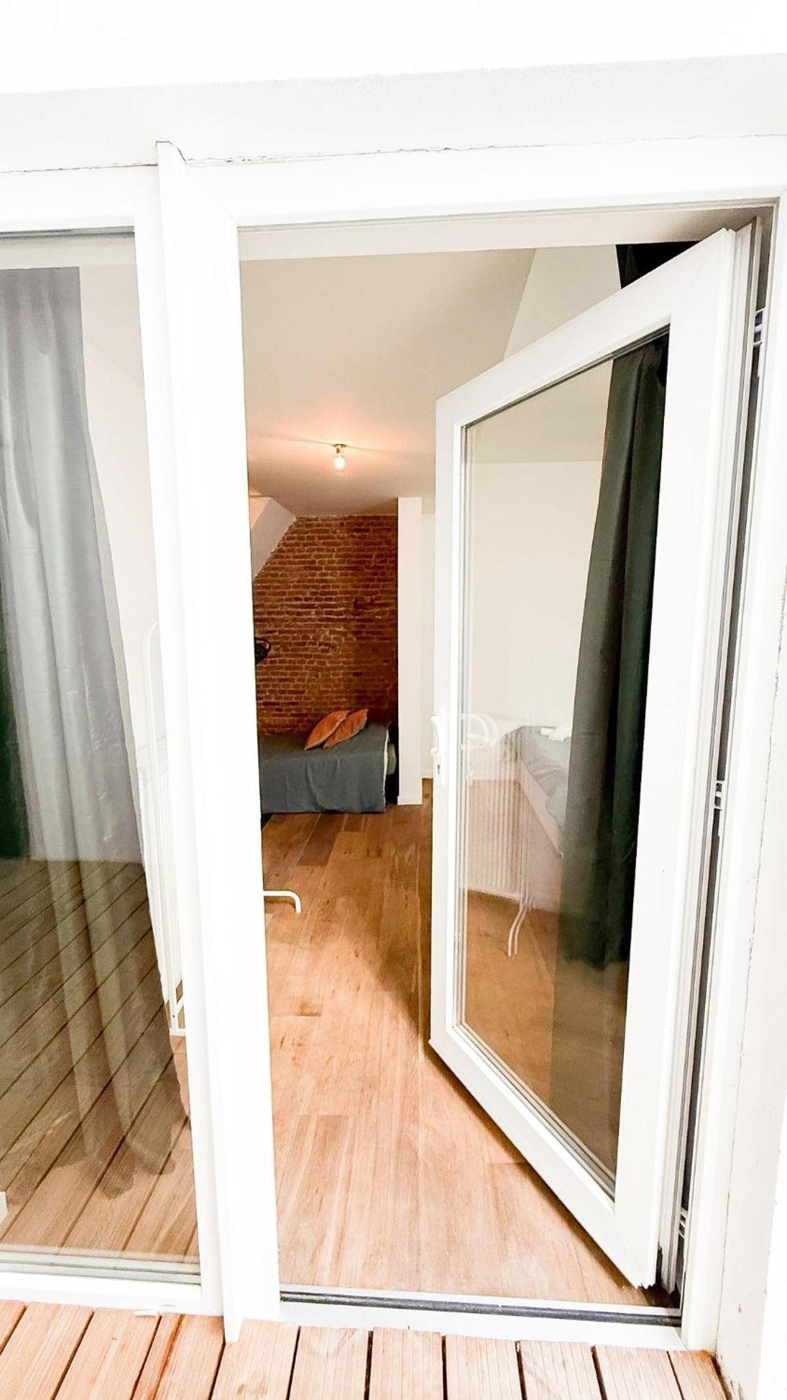Stylish On The Waterfront Near Historic Center Ferienhaus