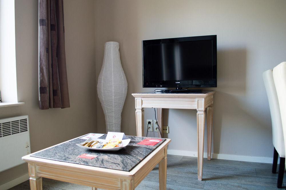 Ambassador Apartment *