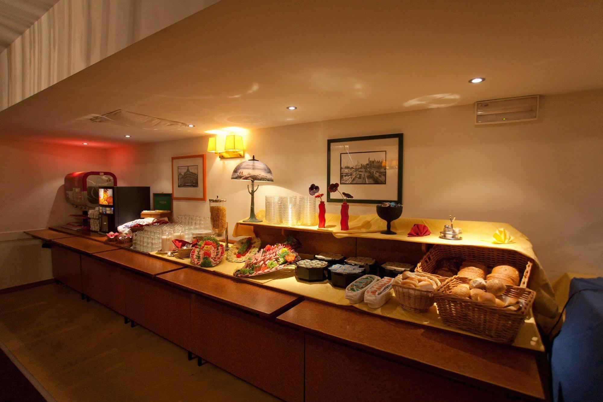 Century Centrum Hotel