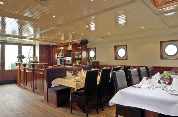 Botel Boat Barkentijn Marjorie 2*